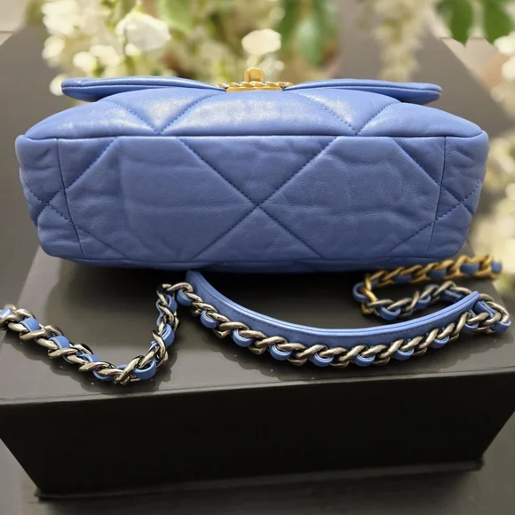 Chanel 19 Blue Quilted Lambskin With Chain Blue - Medium - Picture 10 of 11